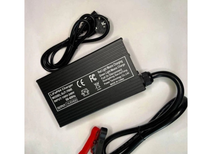 Потужний зарядний пристрій 40A 14,6В для LiFePO4 акумуляторів 12В з системами захисту